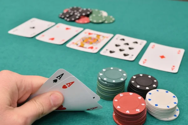 Khám Phá Thế Giới Poker Mini - Chơi Không Chán Tại MB88 2 Poker mini Texas Hold'em